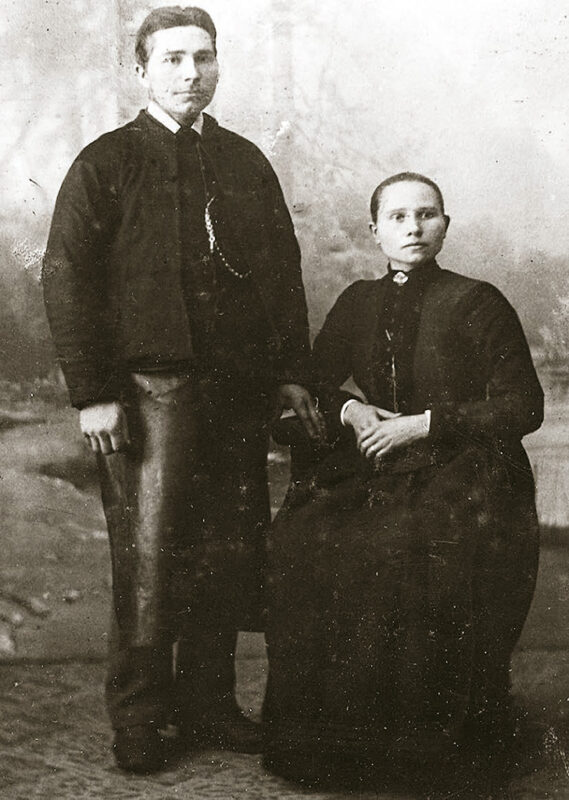 Skräddar Jöns Larsson och Rulljugås Kerstin Matsdotter, Karl Lärkas föräldrar. Foto: Karl Lärka, Mora bygdearkiv.