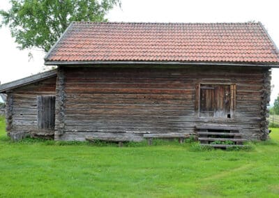  9 Trösklada med tröskvandring och vedbod